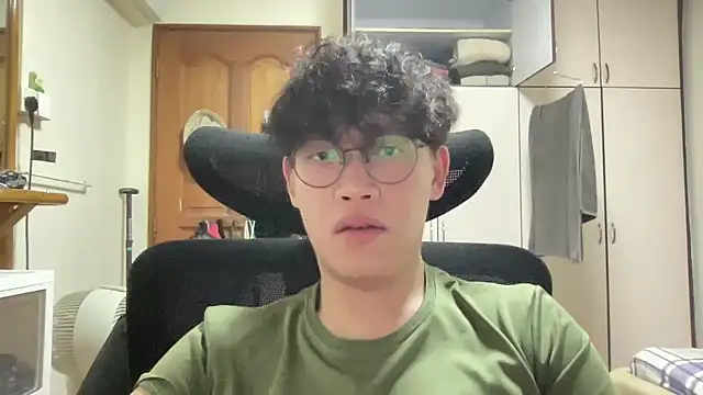 Passionatetwink2 online show from April 11, 5:17 pm