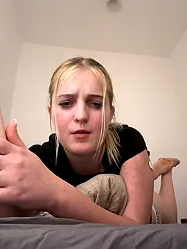 DieBlondeHannah online show from September 14, 6:07 pm