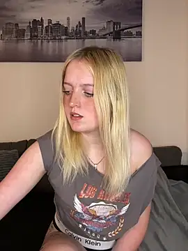 DieBlondeHannah online show from September 30, 2:00 pm