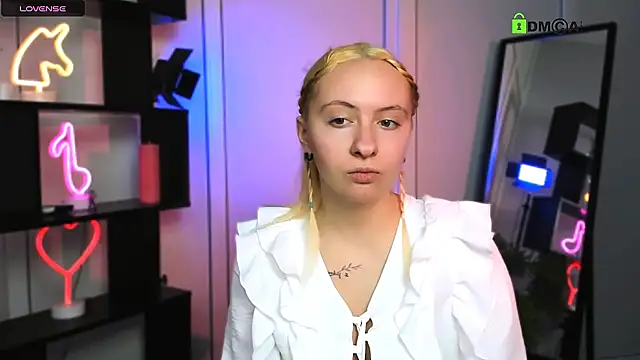 mila glow1 online show from December 17, 7:31 pm