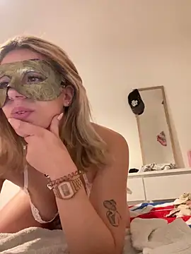 Snapshot of DouceAngela69 chatting on November 20, 7:13 pm DouceAngela69 online show from November 20, 7:13 pm