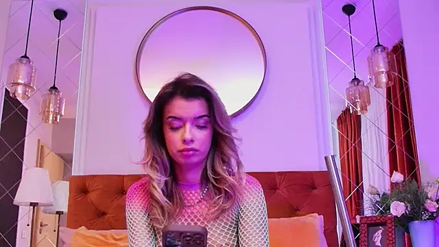 LollyShine online show from November 28, 8:00 pm