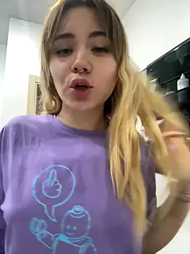 LunaMillie online show from October 25, 7:30 pm