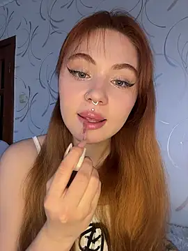 Snapshot of LunaMillie chatting on February 23, 11:29 am LunaMillie online show from February 23, 11:29 am