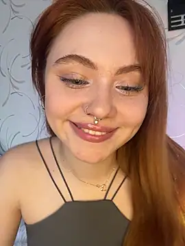 Snapshot of LunaMillie chatting on February 24, 9:29 am LunaMillie online show from February 24, 9:29 am