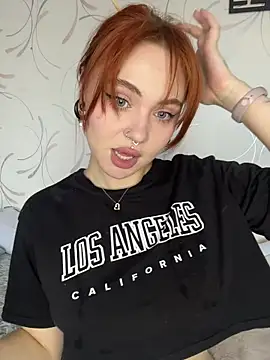 Snapshot of LunaMillie chatting on March 4, 11:38 am LunaMillie online show from March 4, 11:38 am