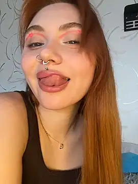 LunaMillie online show from March 22, 11:35 am