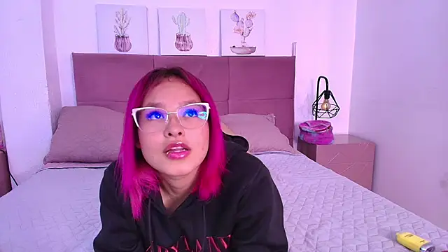CamiilaGlow online show from October 8, 4:26 pm