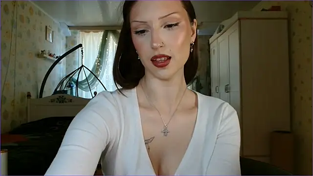 Snapshot of RuxaShade chatting on February 11, 10:42 am RuxaShade online show from February 11, 10:42 am