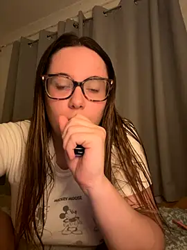 EmilyEast online show from September 21, 9:16 pm