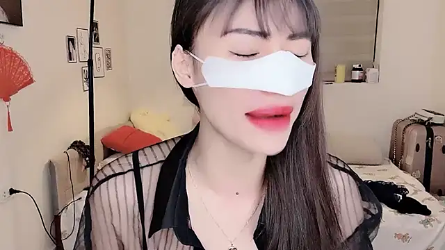 Snapshot of MaiLiiil chatting on October 14, 10:49 am MaiLiiil online show from October 14, 10:49 am