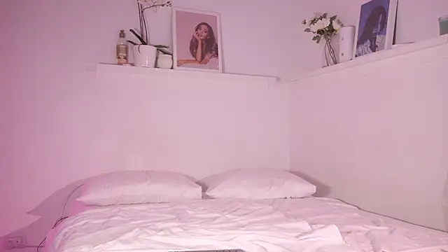 sweettener  online show from October 21, 11:44 am