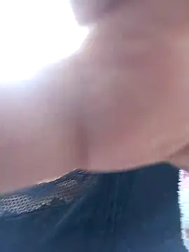 lauramartins7 online show from December 5, 5:20 pm