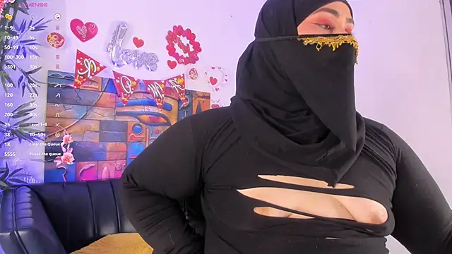 samanee konn online show from May 29, 7:23 pm