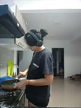 yohacriss online show from November 10, 12:31 am