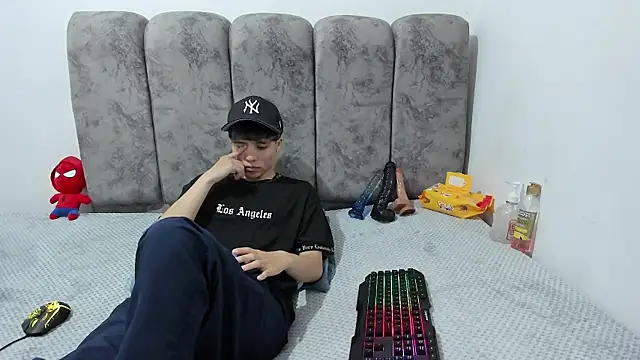 Bruno Cruzz online show from May 13, 2:09 am