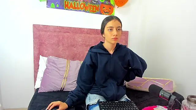 Vaiolet Miller online show from October 20, 2:39 pm