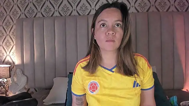 Sky Junne online show from March 26, 5:18 pm