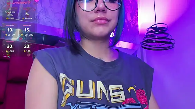 Snapshot of sophiievv chatting on May 1, 5:28 pm sophiievv online show from May 1, 5:28 pm