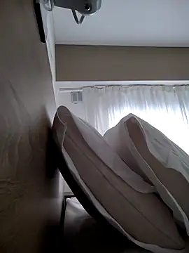 lauflor online show from February 21, 1:01 pm