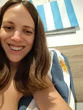 Snapshot of lauflor chatting on June 22, 9:34 pm lauflor online show from June 22, 9:34 pm