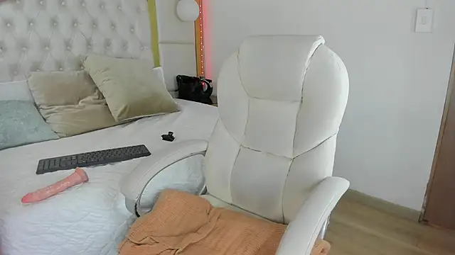 SamanthaRoseee online show from September 27, 8:14 pm