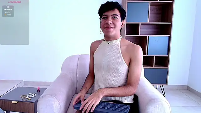 Snapshot of E_R_O_S_ chatting on November 7, 7:47 pm E R O S online show from November 7, 7:47 pm