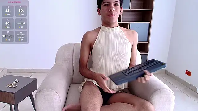 Snapshot of E_R_O_S_ chatting on November 8, 1:00 pm E R O S online show from November 8, 1:00 pm