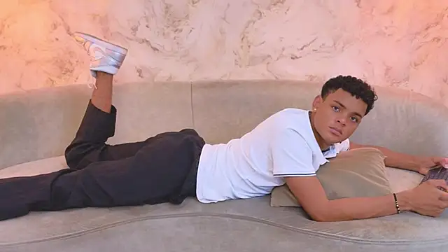 Valentino Thompson online show from October 14, 7:58 pm