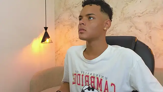 Valentino Thompson online show from October 21, 7:58 pm