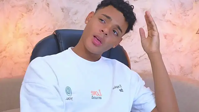 Valentino Thompson online show from October 27, 8:02 pm