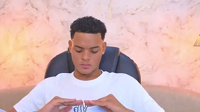 Valentino Thompson online show from October 28, 8:44 pm