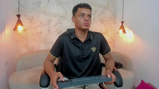 Valentino Thompson online show from November 12, 8:19 pm