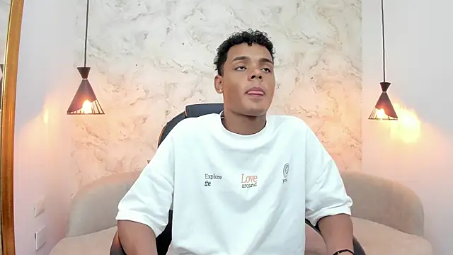 Valentino Thompson online show from November 14, 8:18 pm