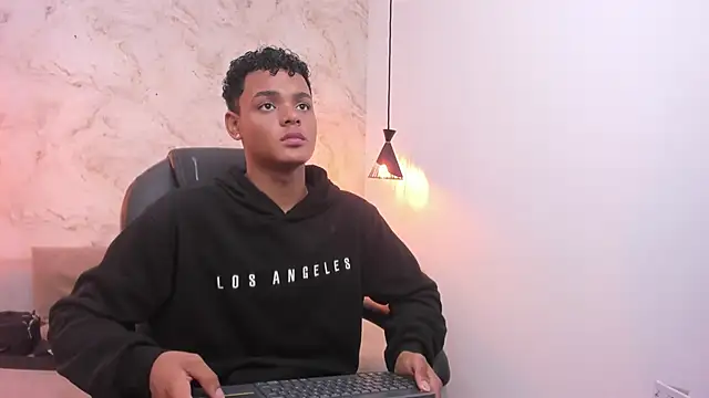 Valentino Thompson online show from November 15, 7:54 pm