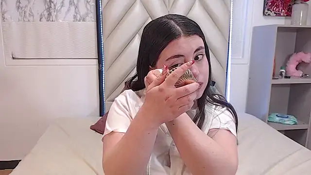 Snapshot of Vicluxxx chatting on October 16, 1:12 pm Vicluxxx online show from October 16, 1:12 pm