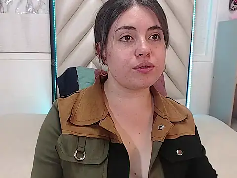 Snapshot of Vicluxxx chatting on October 27, 12:42 pm Vicluxxx online show from October 27, 12:42 pm