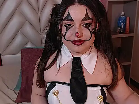 Snapshot of Vicluxxx chatting on October 31, 2:29 pm Vicluxxx online show from October 31, 2:29 pm