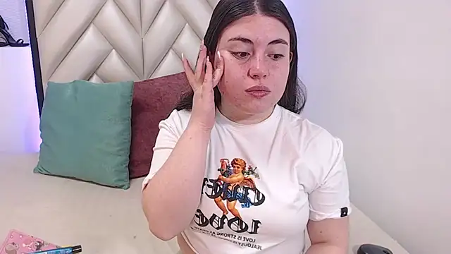 Snapshot of Vicluxxx chatting on November 6, 1:01 pm Vicluxxx online show from November 6, 1:01 pm