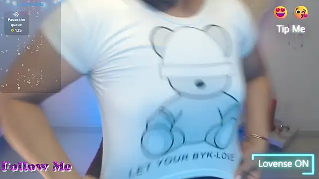 Snapshot of miyu_charlotte chatting on October 14, 1:28 am miyu charlotte online show from October 14, 1:28 am