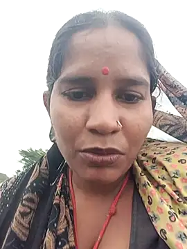 Snapshot of Hot_Seema83 chatting on October 28, 10:08 am Hot Seema83 online show from October 28, 10:08 am