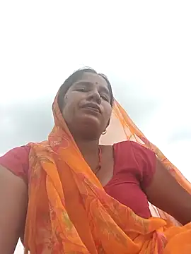 Snapshot of Hot_Seema83 chatting on November 4, 8:24 am Hot Seema83 online show from November 4, 8:24 am