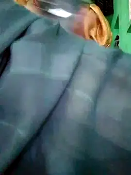 Snapshot of manish_hot473 chatting on September 10, 8:03 am manish hot473 online show from September 10, 8:03 am