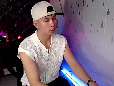 ursweet jade online show from October 14, 10:05 am