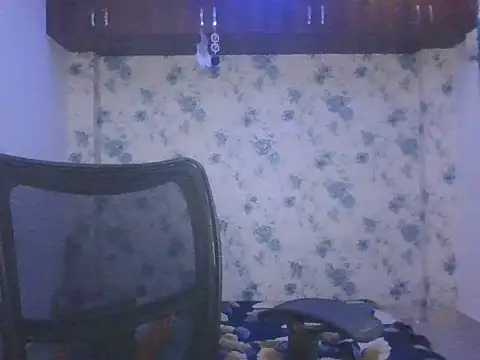 priyaverma00 online show from October 18, 8:20 pm