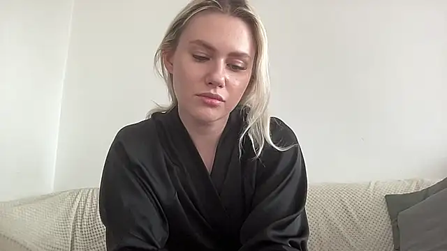 ElaraLuxxxe online show from October 14, 10:05 am