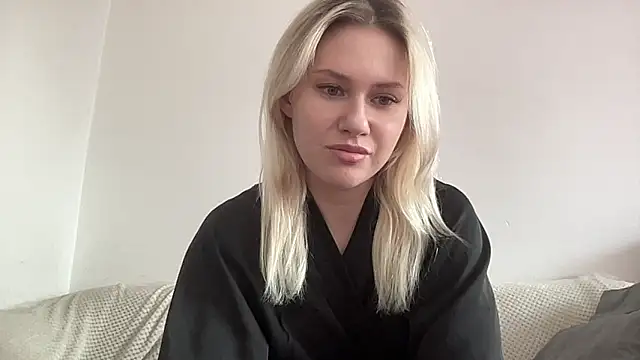 ElaraLuxxxe online show from November 19, 10:04 am