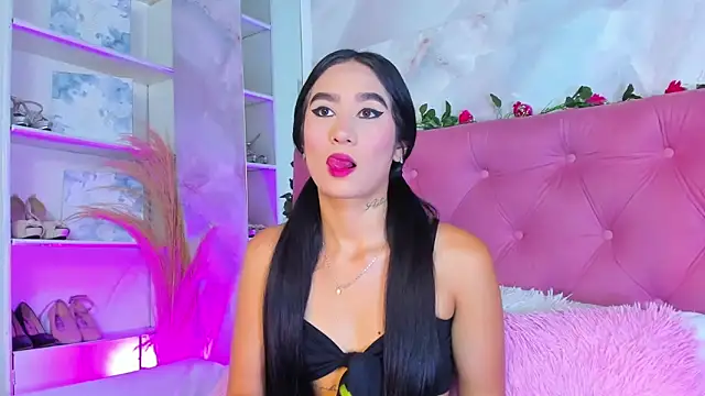 Nicolqueen  online show from November 5, 11:10 am