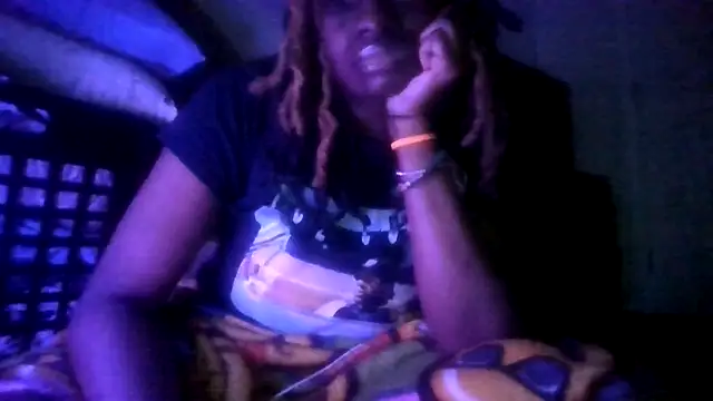 Snapshot of prettymaa chatting on October 18, 10:43 pm prettymaa online show from October 18, 10:43 pm