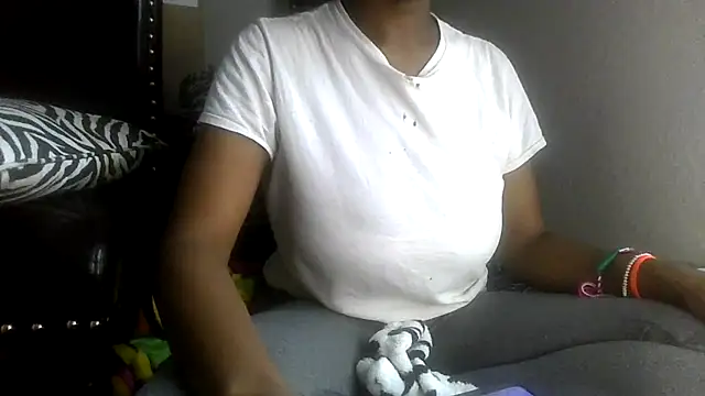 Snapshot of prettymaa chatting on October 23, 6:28 pm prettymaa online show from October 23, 6:28 pm